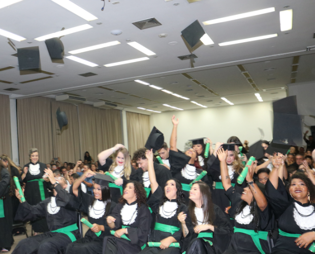 Sess�o solene de formatura dos alunos do Curso T�cnico em Enfermagem do CJPII